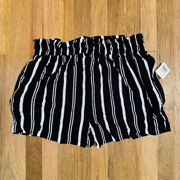 Ambiance Black and White Striped Apparel - Picture 4 of 4